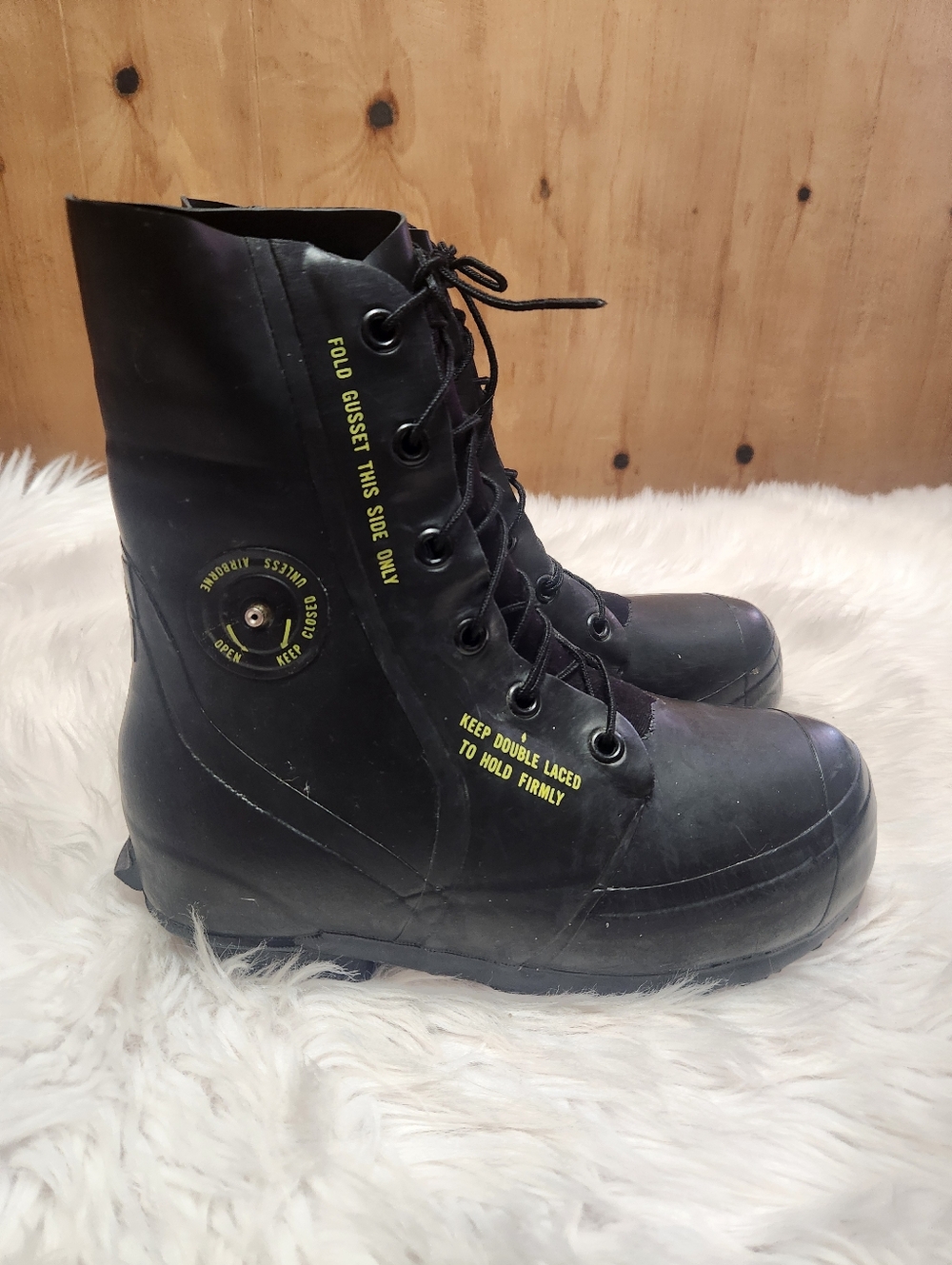 US Military Mickey Mouse Men's 9R Extreme Cold Vapor Barrier Boots Type 1 Bata